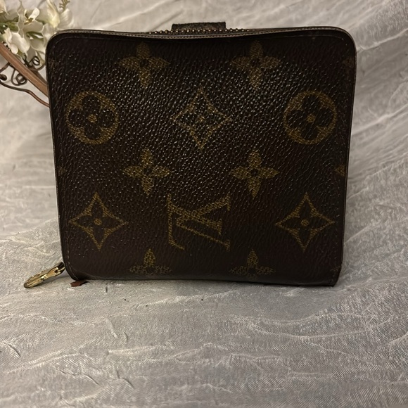 Louis Vuitton folded wallet, compact zip monogram, canvas, leather wallet - Picture 2 of 10
